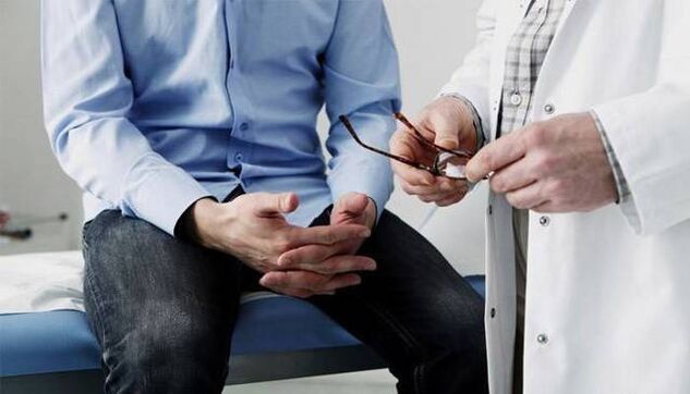 dokter memberikan rekomendasi kepada pasien dengan prostatitis